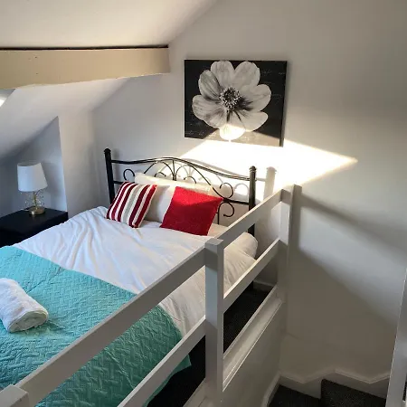 Apartmán 3 & 4 Bedroom House Available With Sky Emerald Serviced Leeds, Upto 14 Guest, With Free Car Park And Free Wifi , Offer For Long Term Bookings *