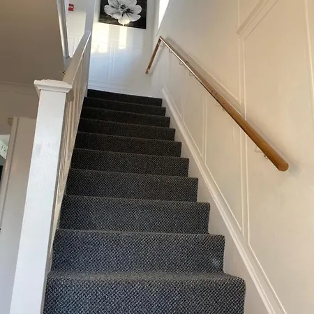Apartmán 3 & 4 Bedroom House Available With Sky Emerald Serviced Leeds, Upto 14 Guest, With Free Car Park And Free Wifi , Offer For Long Term Bookings Leeds (West Yorkshire)