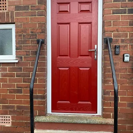 Apartment 3 & 4 Bedroom House Available With Sky Emerald Serviced Leeds, Upto 14 Guest, With Free Car Park And Free Wifi , Offer For Long Term Bookings