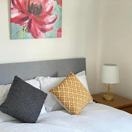 3 & 4 Bedroom House Available With Sky Emerald Serviced Leeds, Upto 14 Guest, With Free Car Park And Free Wifi , Offer For Long Term Bookings * Leeds (West Yorkshire)